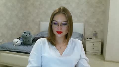 Snapshot of missmariat chatting on 01/28/25, 10:01 OneGoddess online show from 01/28/25, 10:01