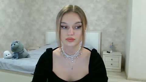 Snapshot of missmariat chatting on 02/04/25, 01:16 OneGoddess online show from 02/04/25, 01:16