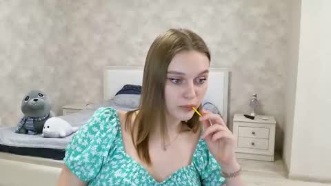 Snapshot of missmariat chatting on 02/07/25, 05:07 OneGoddess online show from 02/07/25, 05:07