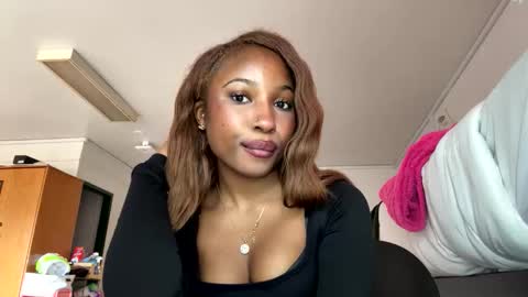 Snapshot of missmarimac chatting on 02/23/26, 04:37 missmarimac online show from 02/23/26, 04:37