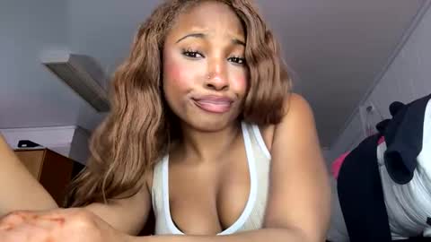 Snapshot of missmarimac chatting on 02/24/26, 10:52 missmarimac online show from 02/24/26, 10:52