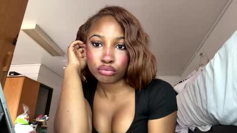 Snapshot of missmarimac chatting on 02/25/26, 04:05 missmarimac online show from 02/25/26, 04:05