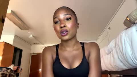 Snapshot of missmarimac chatting on 05/05/26, 11:02 missmarimac online show from 05/05/26, 11:02