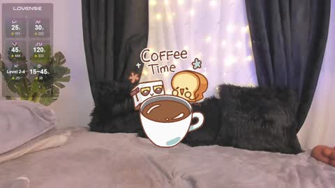 Snapshot of missmeegan_ chatting on 12/19/24, 09:18 Alejandra  online show from 12/19/24, 09:18