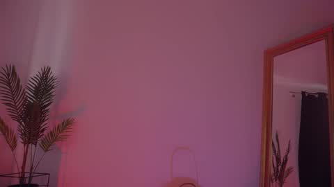 Snapshot of missmerciless chatting on 02/25/25, 11:30 LUXXANDRA online show from 02/25/25, 11:30