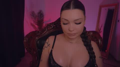 Snapshot of missmerciless chatting on 02/26/25, 06:15 LUXXANDRA online show from 02/26/25, 06:15