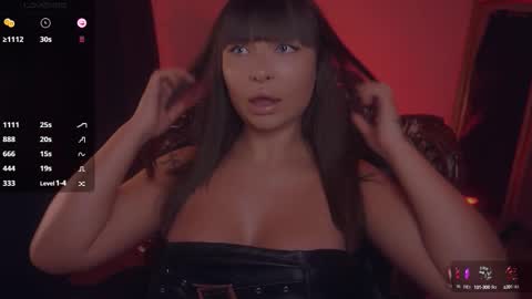 Snapshot of missmerciless chatting on 10/13/25, 04:23 LUXXANDRA online show from 10/13/25, 04:23