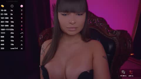 Snapshot of missmerciless chatting on 10/28/25, 07:01 LUXXANDRA online show from 10/28/25, 07:01