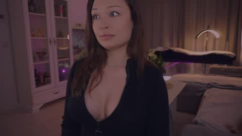 Snapshot of missmerciless chatting on 05/25/26, 04:51 LUXXANDRA online show from 05/25/26, 04:51