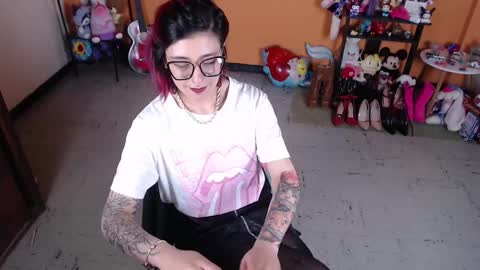 Snapshot of missmia2 chatting on 01/07/25, 05:20 Miss Mia online show from 01/07/25, 05:20