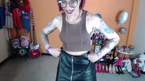 Snapshot of missmia2 chatting on 01/19/25, 04:46 Miss Mia online show from 01/19/25, 04:46