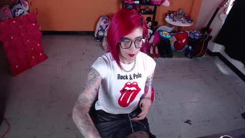 Snapshot of missmia2 chatting on 03/04/25, 05:03 Miss Mia online show from 03/04/25, 05:03