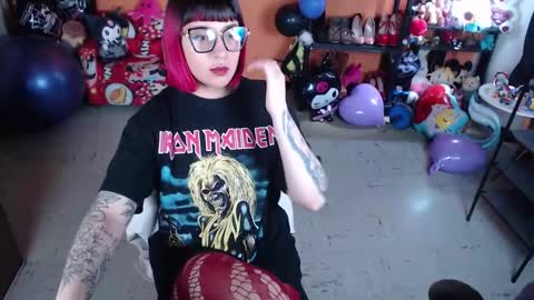 Snapshot of missmia2 chatting on 10/12/25, 02:16 Miss Mia online show from 10/12/25, 02:16