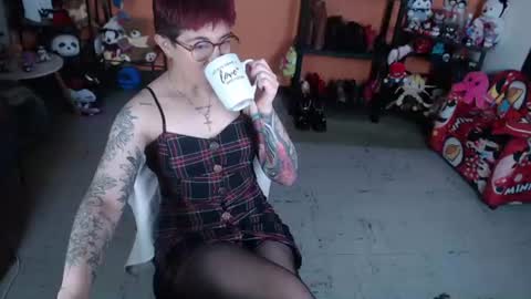 Snapshot of missmia2 chatting on 06/15/26, 01:02 Miss Mia online show from 06/15/26, 01:02