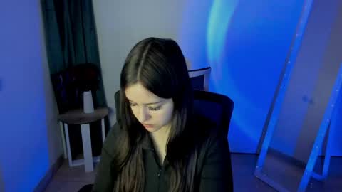 Mia online show from 05/11/26, 04:04