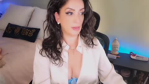 Mina online show from 10/25/25, 02:41