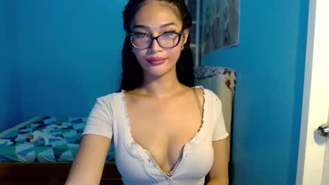 missminervaa online show from 05/11/26, 04:48