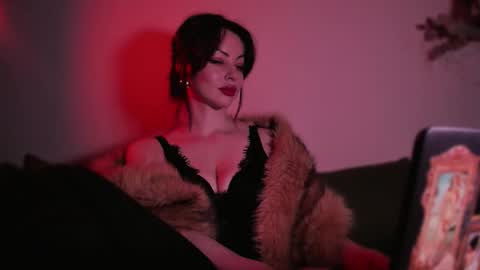   online show from 11/12/25, 01:33