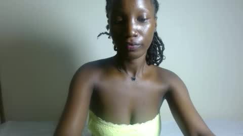 Snapshot of missmisbehave_irl chatting on 05/28/26, 01:36 sexy online show from 05/28/26, 01:36