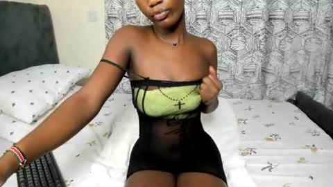 Snapshot of missmisbehave_irl chatting on 06/20/26, 04:43 sexy online show from 06/20/26, 04:43
