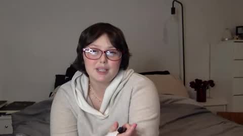 Snapshot of missmistressmal chatting on 11/24/25, 02:44 missmistressmal online show from 11/24/25, 02:44