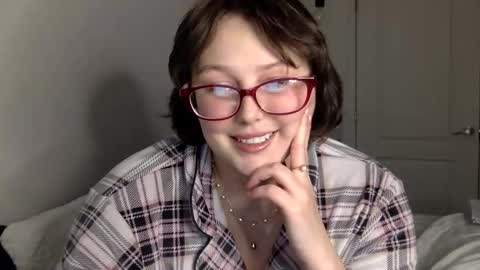 Snapshot of missmistressmal chatting on 12/16/25, 10:15 missmistressmal online show from 12/16/25, 10:15