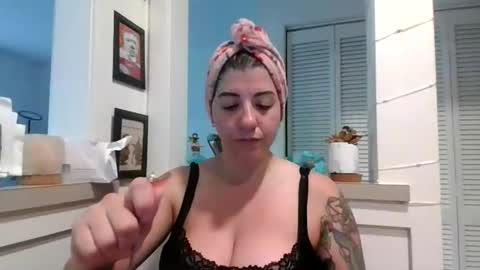 MissMona online show from 05/31/26, 10:11