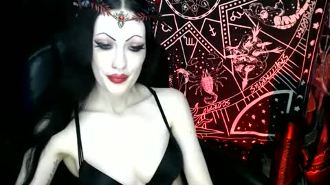 Snapshot of missmoondoll chatting on 01/06/25, 04:47 MissMoonDoll online show from 01/06/25, 04:47