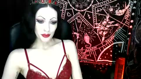 Snapshot of missmoondoll chatting on 01/08/25, 04:12 MissMoonDoll online show from 01/08/25, 04:12