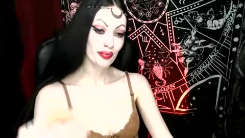 Snapshot of missmoondoll chatting on 01/31/25, 04:03 MissMoonDoll online show from 01/31/25, 04:03