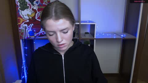 Snapshot of missoliviaa_ chatting on 12/12/24, 01:28 Olivia online show from 12/12/24, 01:28