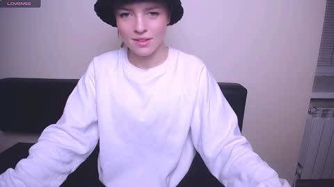 Snapshot of missoliviaa_ chatting on 12/14/24, 01:16 Olivia online show from 12/14/24, 01:16