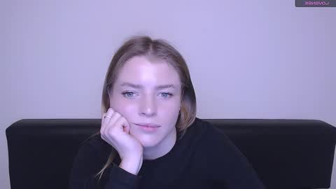 Snapshot of missoliviaa_ chatting on 12/15/24, 02:05 Olivia online show from 12/15/24, 02:05