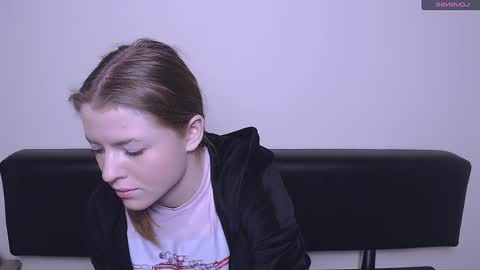 Snapshot of missoliviaa_ chatting on 12/16/24, 08:20 Olivia online show from 12/16/24, 08:20