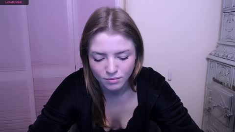 Snapshot of missoliviaa_ chatting on 12/17/24, 01:38 Olivia online show from 12/17/24, 01:38
