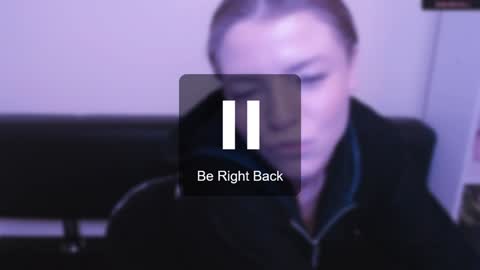 Snapshot of missoliviaa_ chatting on 12/30/24, 10:43 Olivia online show from 12/30/24, 10:43