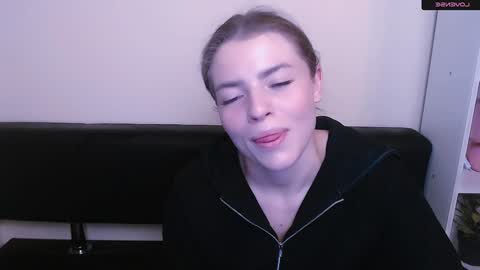 Snapshot of missoliviaa_ chatting on 01/03/25, 12:08 Olivia online show from 01/03/25, 12:08