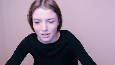 Snapshot of missoliviaa_ chatting on 01/04/25, 09:32 Olivia online show from 01/04/25, 09:32