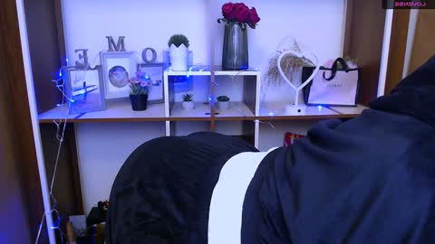 Snapshot of missoliviaa_ chatting on 01/09/25, 08:03 Olivia online show from 01/09/25, 08:03