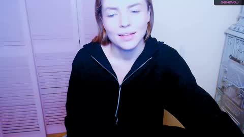 Snapshot of missoliviaa_ chatting on 01/24/25, 05:53 Olivia online show from 01/24/25, 05:53