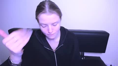 Snapshot of missoliviaa_ chatting on 02/04/25, 01:38 Olivia online show from 02/04/25, 01:38