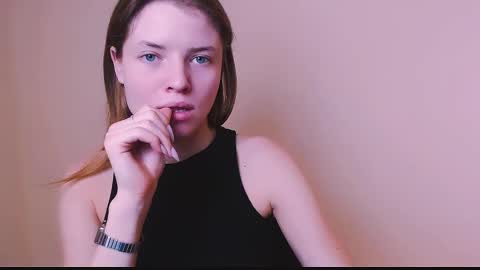 Snapshot of missoliviaa_ chatting on 02/07/25, 12:28 Olivia online show from 02/07/25, 12:28