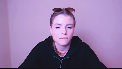 Snapshot of missoliviaa_ chatting on 02/10/25, 02:26 Olivia online show from 02/10/25, 02:26