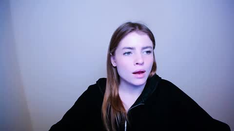 Snapshot of missoliviaa_ chatting on 02/11/25, 01:20 Olivia online show from 02/11/25, 01:20