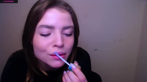 Snapshot of missoliviaa_ chatting on 02/16/25, 07:48 Olivia online show from 02/16/25, 07:48