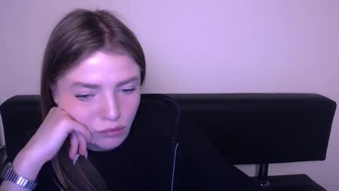 Snapshot of missoliviaa_ chatting on 02/19/25, 12:55 Olivia online show from 02/19/25, 12:55