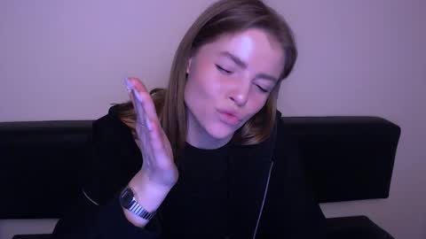 Snapshot of missoliviaa_ chatting on 02/21/25, 01:55 Olivia online show from 02/21/25, 01:55