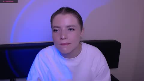 Snapshot of missoliviaa_ chatting on 11/01/25, 08:27 Olivia online show from 11/01/25, 08:27