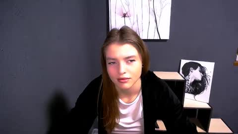 Snapshot of missoliviaa_ chatting on 11/08/25, 08:03 Olivia online show from 11/08/25, 08:03