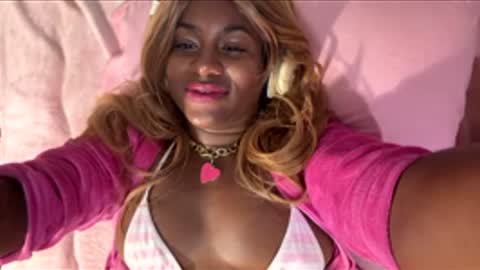 Snapshot of misspastelallure chatting on 12/16/25, 08:08 misspastelallure online show from 12/16/25, 08:08